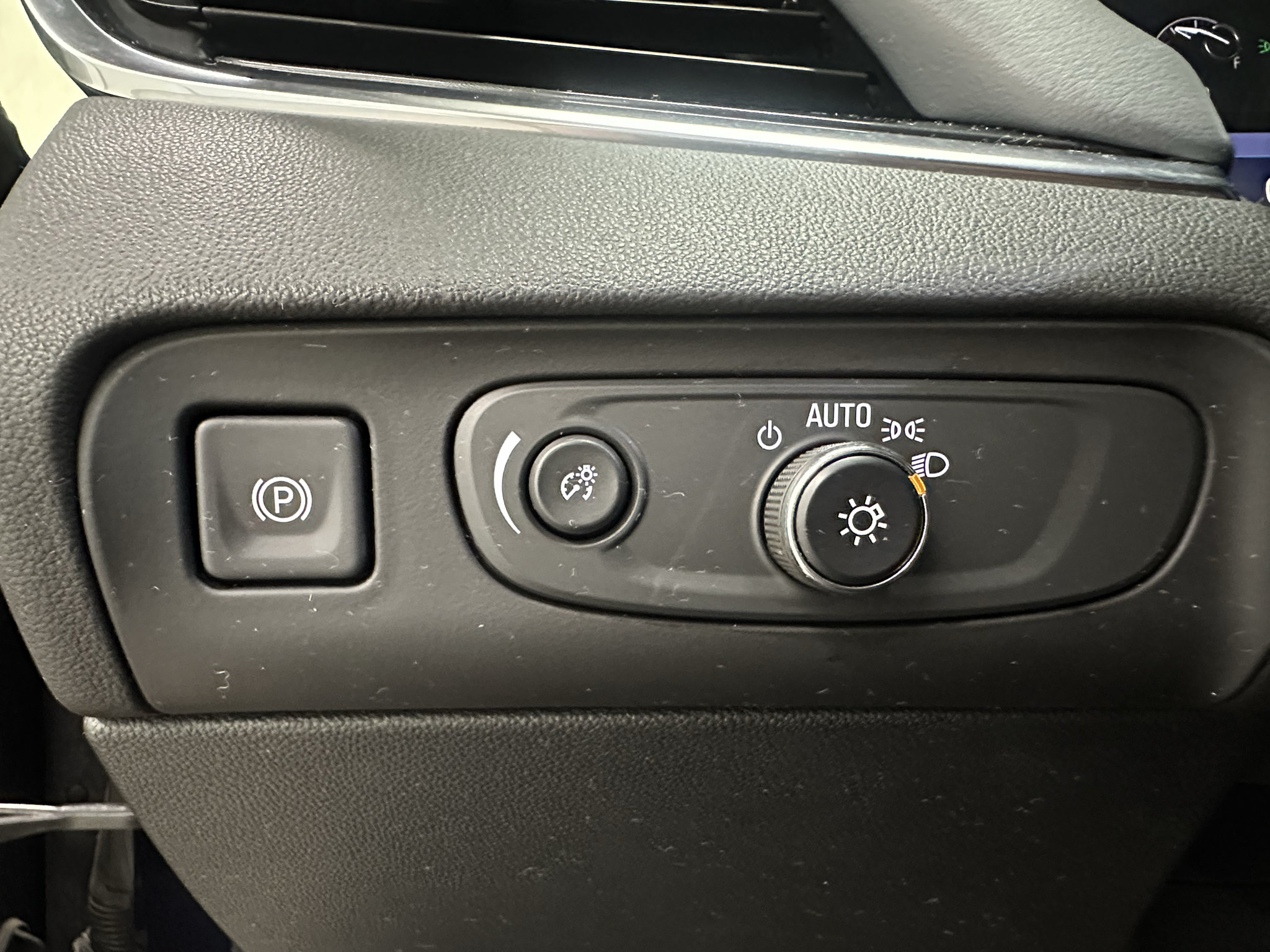 Used 2020 Buick Enclave Essence w/ Trailering Package, 5000 lbs. AWD/4WD image 30