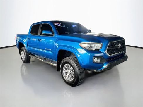 Used 2016 Toyota Tacoma SR5 RWD image 2