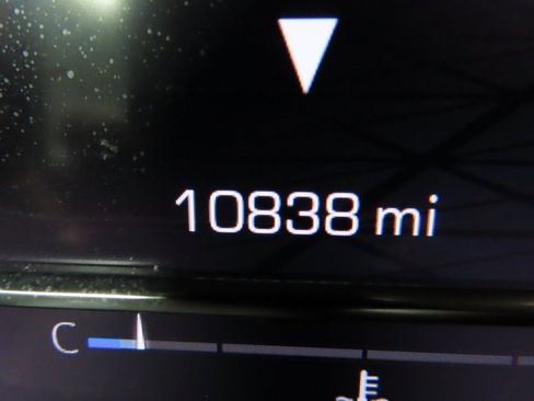 Used 2025 GMC Sierra 1500 Elevation image 12