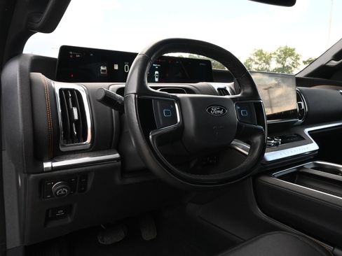 Used 2025 Ford Expedition Tremor AWD/4WD image 17