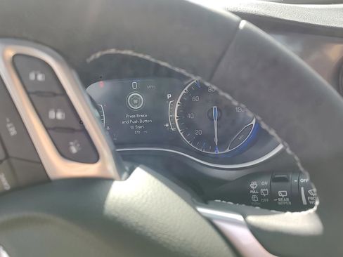 Used 2026 Chrysler Pacifica Select image 20