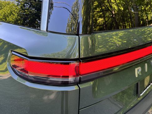 Used 2024 Rivian R1S Adventure AWD/4WD image 28