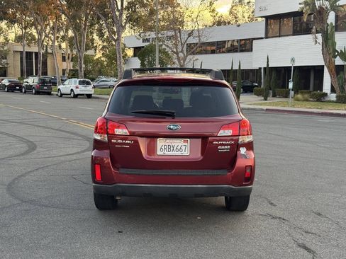 Used 2011 Subaru Outback 2.5i Premium w/ All-Weather Pkg AWD/4WD image 2