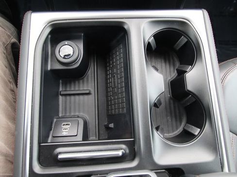 Used 2025 Ford Expedition Active image 26