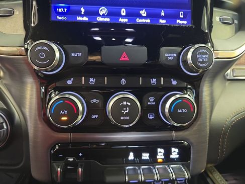 Used 2019 RAM 1500 Limited w/ Body Color Bumper Group image 22