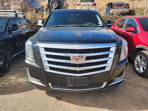 Used 2015 Cadillac Escalade Luxury image 2