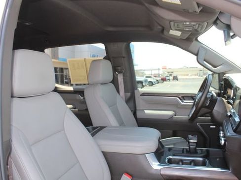 Used 2025 GMC Sierra 1500 SLT AWD/4WD image 15