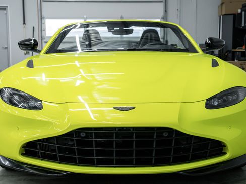 Used 2022 Aston Martin V8 Vantage Roadster image 4