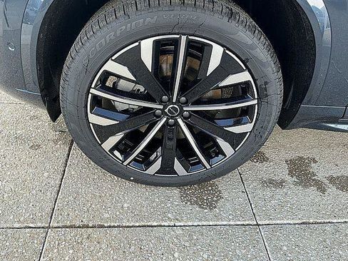 New 2026 Volvo XC90 T8 Plus w/ Protection Package Premier AWD/4WD image 12