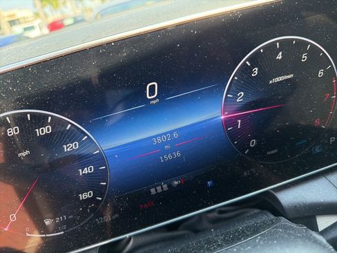 Used 2023 Mercedes-Benz GLC 300 4MATIC image 5