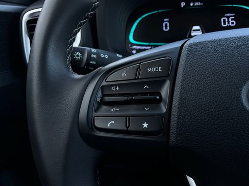 Used 2025 Hyundai Venue SEL image 34