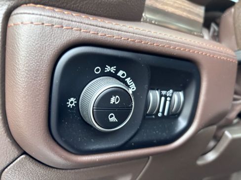 Used 2025 RAM 1500 Limited AWD/4WD image 18
