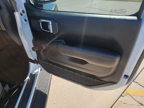 Used 2022 Jeep Wrangler Sport image 13