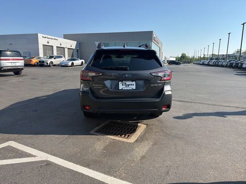 Used 2023 Subaru Outback Premium AWD/4WD image 3