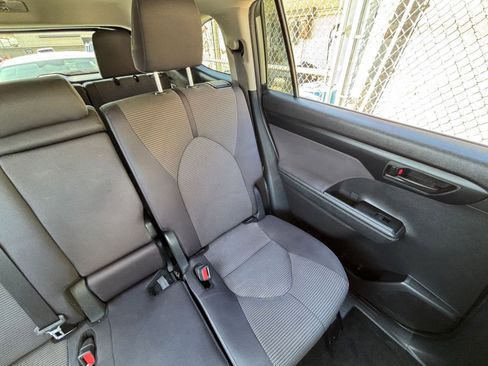 Used 2025 Toyota Highlander LE image 38