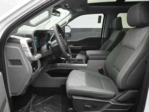 New 2026 Ford F250 XLT w/ XLT Premium Package image 18