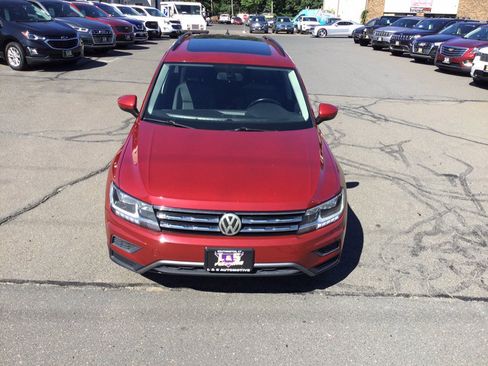 Used 2018 Volkswagen Tiguan SE w/ Panoramic Sunroof Package AWD/4WD image 5