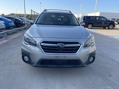 Used 2018 Subaru Outback 2.5i Limited image 2