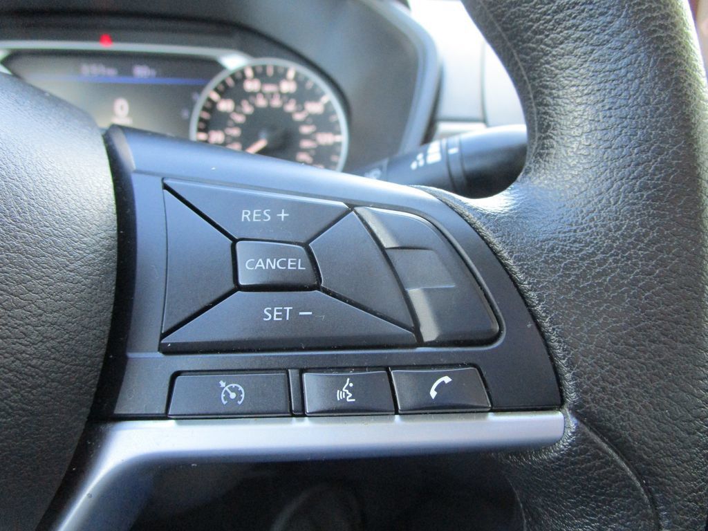Used 2025 Nissan Altima 2.5 SV FWD image 31