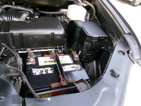 Used 2011 Toyota Highlander SE w/ Tow Pkg AWD/4WD image 16