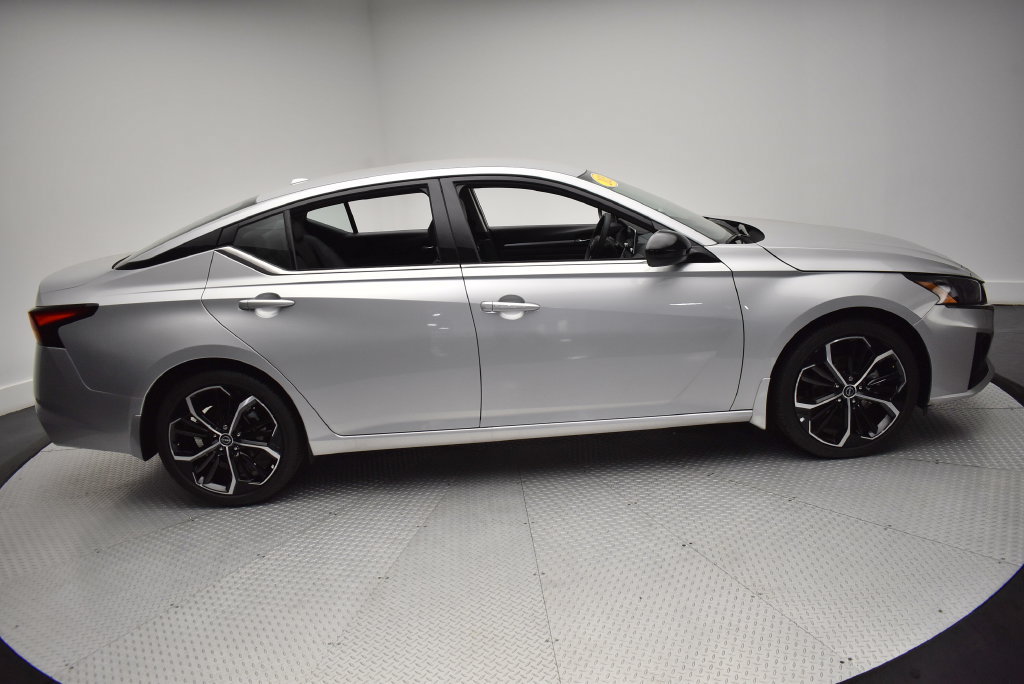 Used 2025 Nissan Altima 2.5 SR FWD image 4