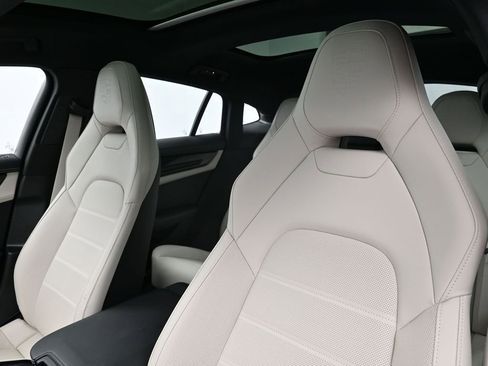 Certified 2025 Porsche Panamera 4 image 5