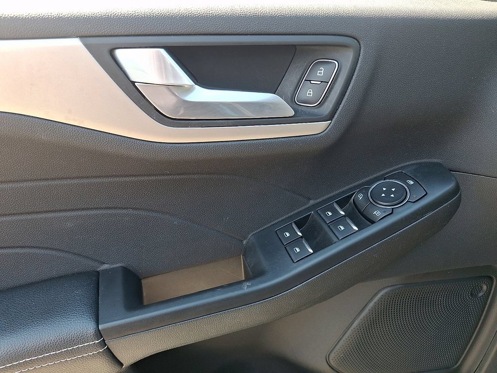 Used 2022 Ford Escape SEL AWD/4WD image 14