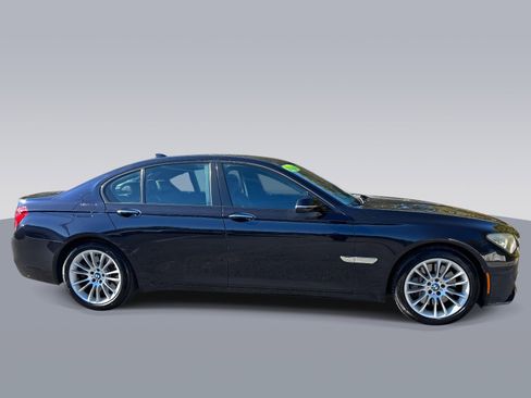Used 2013 BMW 750i RWD image 2