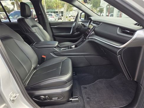 Certified 2025 Jeep Grand Cherokee Limited w/ Black Appearance Package image 15