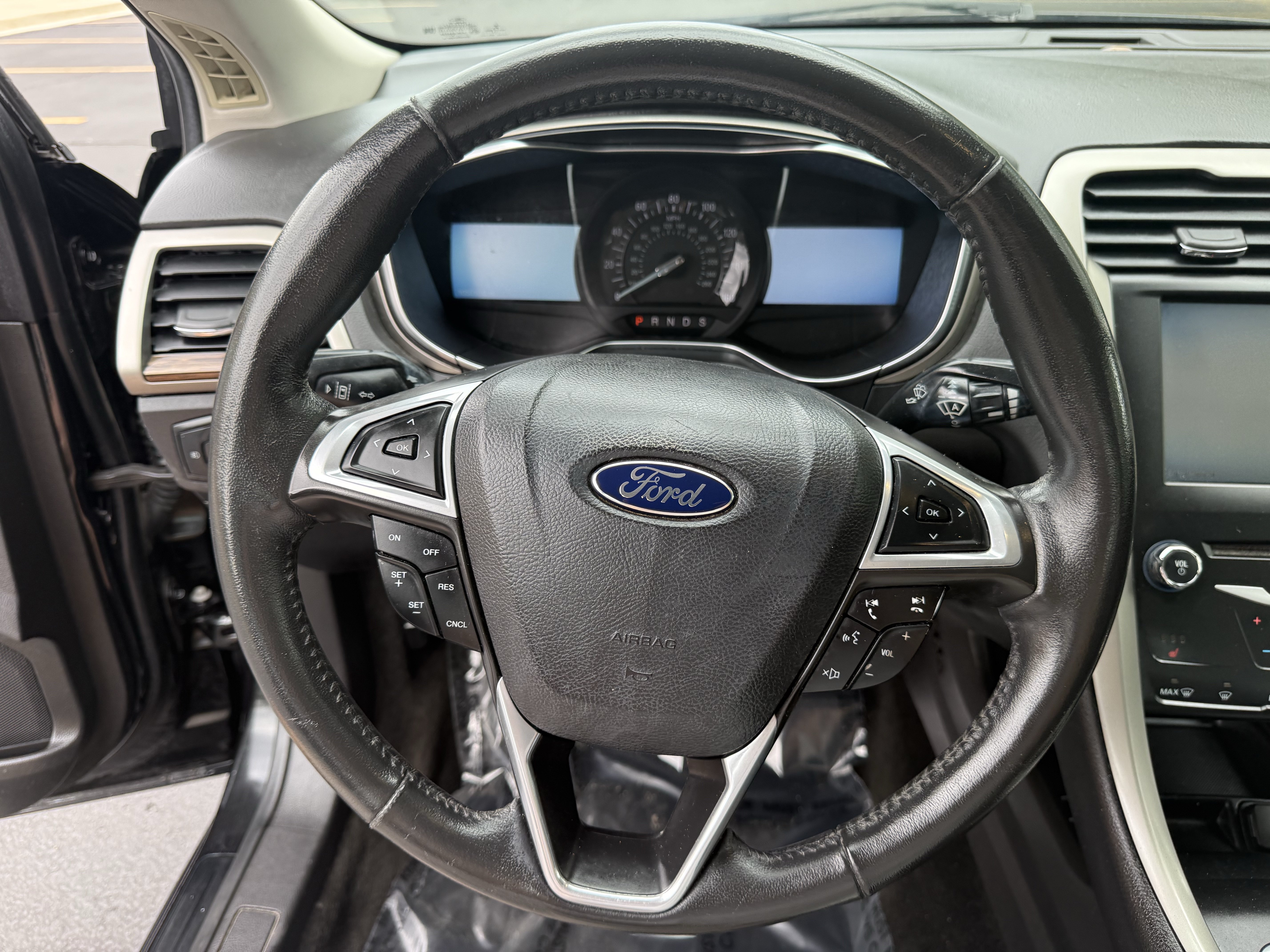 Used 2014 Ford Fusion SE w/ Equipment Group 202A FWD image 16