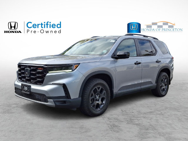 Certified 2024 Honda Pilot TrailSport image 3