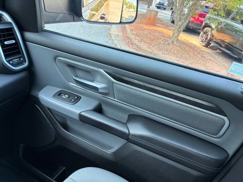 Used 2022 RAM 1500 Big Horn AWD/4WD image 35