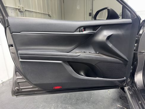 Used 2023 Toyota Camry SE FWD image 18