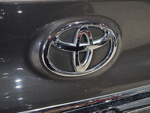 Used 2017 Toyota Camry LE FWD image 13