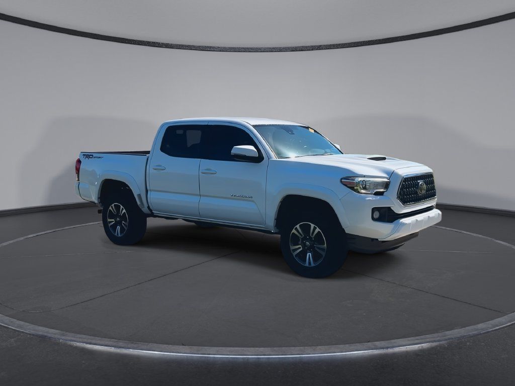Used 2019 Toyota Tacoma TRD Sport RWD image 2