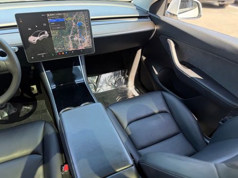 Used 2021 Tesla Model Y Long Range image 41