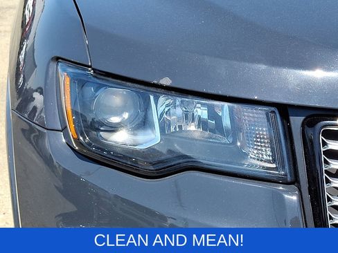 Used 2018 Jeep Grand Cherokee Altitude AWD/4WD image 10