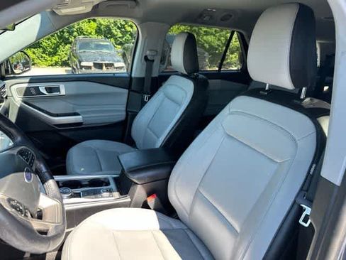Used 2021 Ford Explorer XLT w/ Equipment Group 202A AWD/4WD image 3