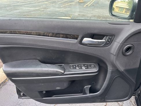 Used 2016 Chrysler 300 C image 22