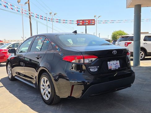 Used 2022 Toyota Corolla LE image 4