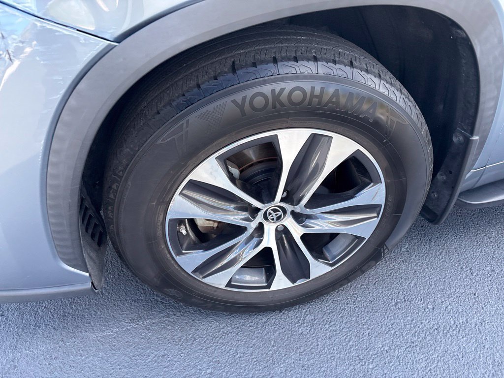 Used 2020 Toyota Highlander XLE FWD image 9