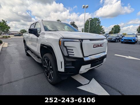 Used 2026 GMC Sierra EV Denali AWD/4WD image 3