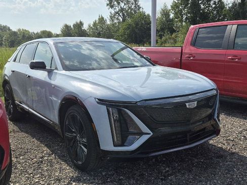 Used 2024 Cadillac Lyriq Sport w/ LPO, Floor Liner Package AWD/4WD image 2