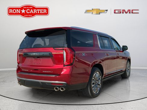 Used 2023 GMC Yukon XL Denali Ultimate AWD/4WD image 5