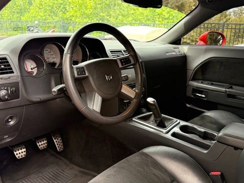 Used 2010 Dodge Challenger SRT8 RWD image 10