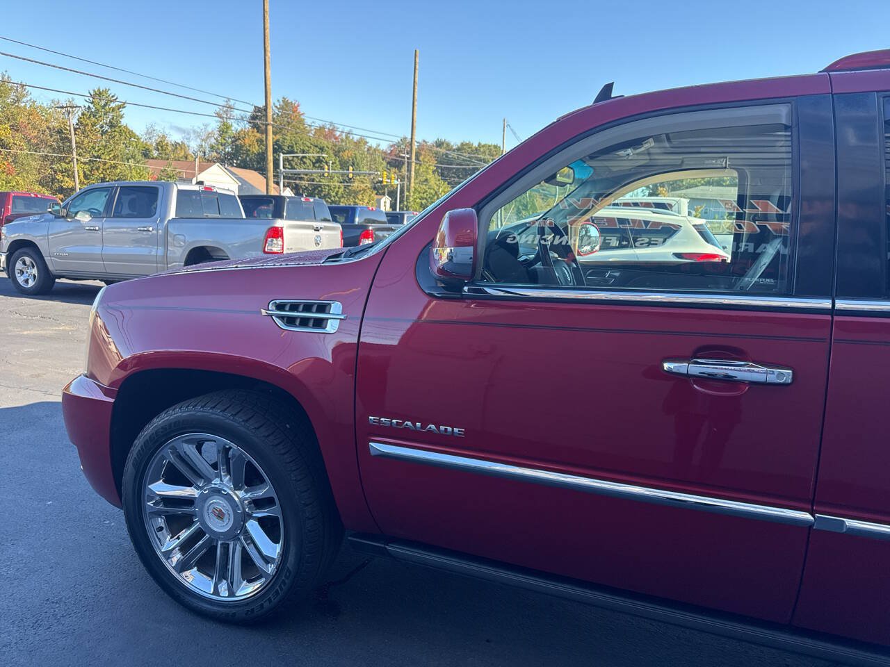 Used 2013 Cadillac Escalade Platinum AWD/4WD image 4