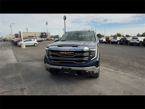 Used 2022 GMC Sierra 1500 SLT w/ SLT Convenience Package image 3