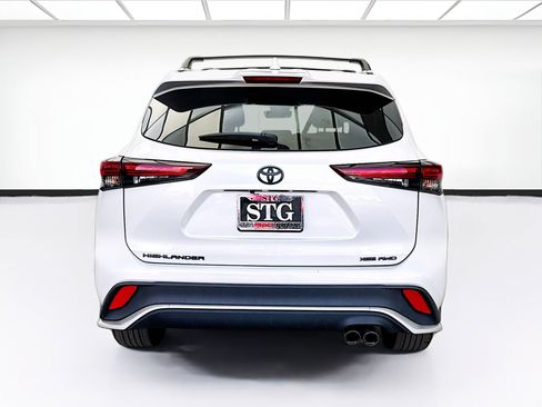 Used 2024 Toyota Highlander XSE image 5