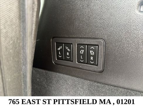 Used 2024 Cadillac XT6 Sport w/ Technology Package image 32