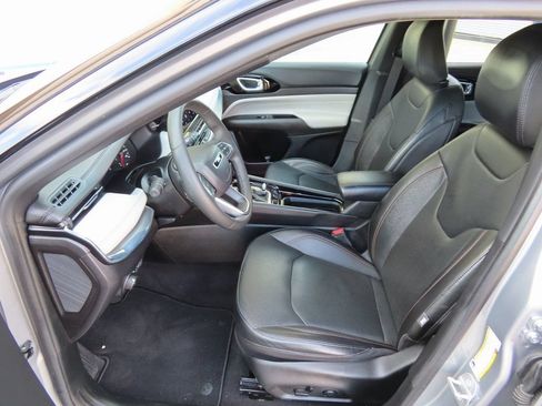 Used 2023 Jeep Compass Limited AWD/4WD image 23